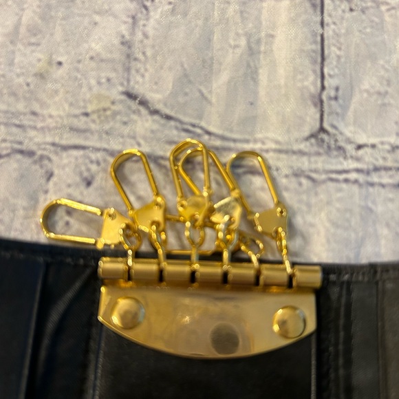 FIOCCHI ITALY BLACK LEATHER WITH GOLD TONE KEY CHAIN HOLDER WALLET - Picture 11 of 14
